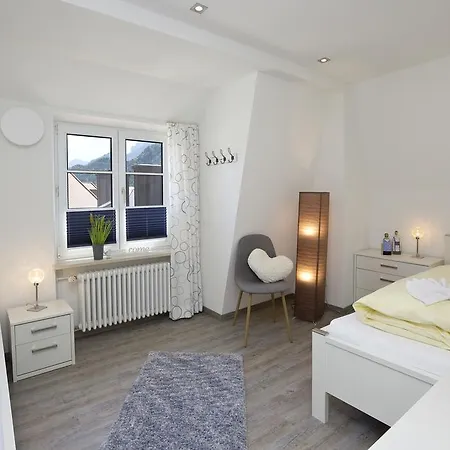 Apartment Ferienwohnung Zum Hohen Schloss *