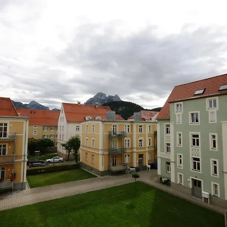 Ferienwohnung Zum Hohen Schloss Apartment *