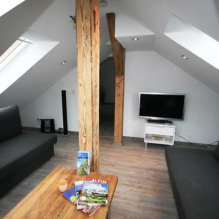 Apartment Ferienwohnung Zum Hohen Schloss